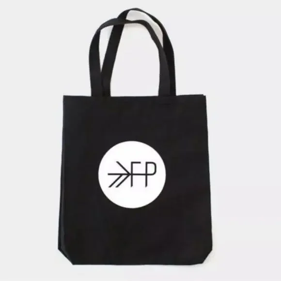 New in package freshly picked black tote bag - Picture 1 of 3